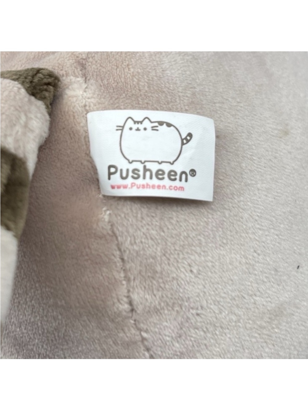 Pusheen Plush Tag on Soft Light Gray Fabric - Picture 6 of 6